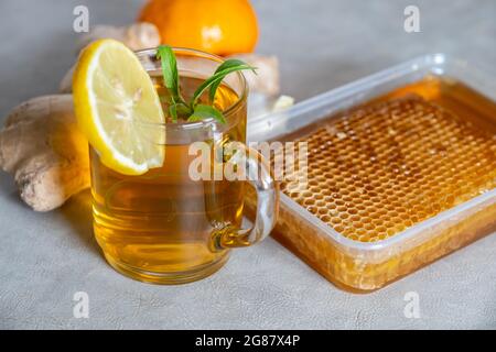 Mélanges de miel, de gingembre et d'ail utiles au froid et rafraîchissants pour le corps Banque D'Images