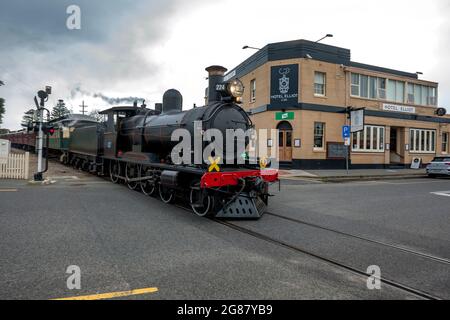 Le Cockle train conduit par RX 224, une locomotive à vapeur construite en 1915, quitte la gare de Port Elliot en Australie méridionale, en Australie. Banque D'Images