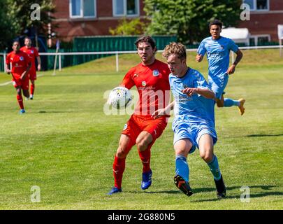 Warrington Rylands 1906 FC a accueilli le Coventry City FC U23 dans leur troisième match de football pré-saison de la saison 2021-2022 Banque D'Images