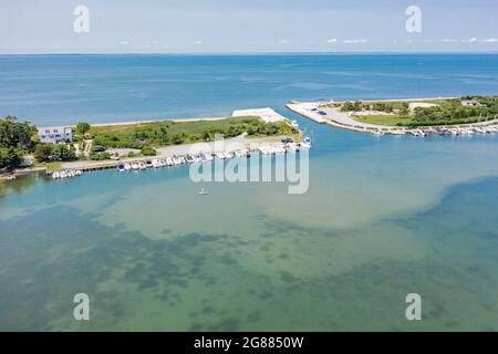 Vue aérienne de la Lion Head Beach Association et de Clearwater Beach, East Hampton, NY Banque D'Images