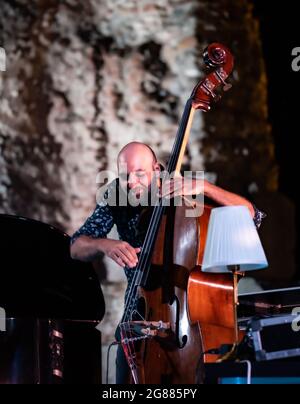 Benevento, Italie. 16 juillet 2021. “Tempo di Chet” - Paolo Fresu TrioVieux Theather romain de Benevento - Italie - Marco Badoscia (photo de Giovanni Esposito/Pacific Press/Sipa USA) crédit: SIPA USA/Alamy Live News Banque D'Images