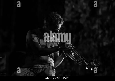 Benevento, Italie. 16 juillet 2021. “Tempo di Chet” - Paolo Fresu TrioOld Roman Theather de Benevento - Italie - Paolo Fresu (photo de Giovanni Esposito/Pacific Press/Sipa USA) Credit: SIPA USA/Alamy Live News Banque D'Images