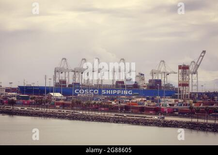 Navires-conteneurs au terminal à conteneurs Altenwerder au port Banque D'Images