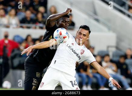 Los Angeles, Californie, États-Unis. 17 juillet 2021. Rubio Rubin (14) et le défenseur du FC de Los Angeles Jesus David Murillo (94) rivalisent pour le ballon lors d'un match de football MLS entre le lac de sel réel et le FC de Los Angeles le samedi 17 juillet 2021, à Los Angeles. (Image de crédit : © Ringo Chiu/ZUMA Press Wire) Banque D'Images