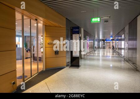 Athènes, Grèce - 1er octobre 2020 : intérieur de l'aéroport international d'Athènes, Grèce Banque D'Images