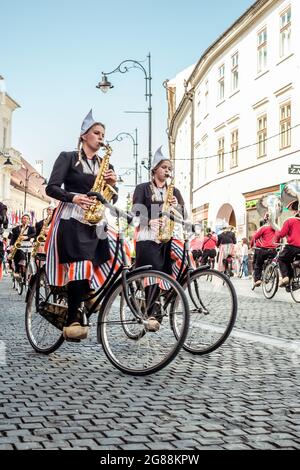La ville de Sibiu, Roumanie - 14 juin 2019. Opende Crescendo Location Band de Pays-bas qui se produiront au Festival International de Théâtre de Sibiu Sibiu, Banque D'Images