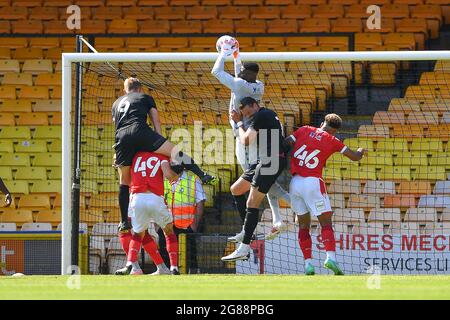 BURSLEM, ROYAUME-UNI. LE 17 JUILLET le gardien de but de la forêt de Nottingham, Brice Samba (30), sauve le ballon lors du match d'avant-saison entre Port Vale et la forêt de Nottingham au parc Vale, à Burslem, le samedi 17 juillet 2021. (Credit: Jon Hobley | MI News) Credit: MI News & Sport /Alay Live News Banque D'Images