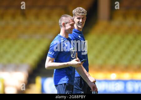 BURSLEM, ROYAUME-UNI. 17 JUILLET les gardiens de but de Nottingham Ethan Horvath et Jordan Wright lors du match d'avant-saison entre Port Vale et la forêt de Nottingham à Vale Park, Burslem, le samedi 17 juillet 2021. (Credit: Jon Hobley | MI News) Credit: MI News & Sport /Alay Live News Banque D'Images