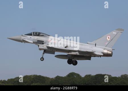 Le typhon de la RAF à partir de 29 Sqn, l'unité d'entraînement des pilotes du typhon de la Royal Air Forces débarque à la RAF Coningsby où l'unité est basée. Banque D'Images