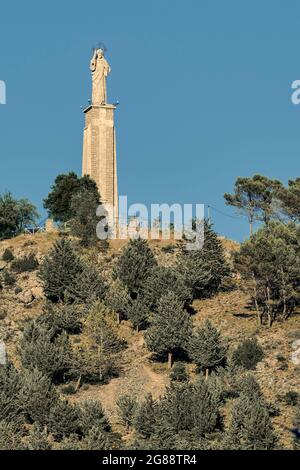 Vue sur le Sacré coeur de Jésus Monument sur la colline de Socorro dans la ville de Cuenca, Espagne, Europe Banque D'Images