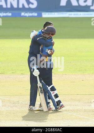 Colombo, Sri Lanka. 18 juillet 2021. Krunal Pandya en Inde et Charith Asalanka au Sri Lanka lors du premier match international de cricket d'une journée (ODI) entre le Sri Lanka et l'Inde au stade R.Premadasa à Colombo le 18 juillet 2021. (Credit image: © Pradeep Dambarage/ZUMA Press Wire) Banque D'Images