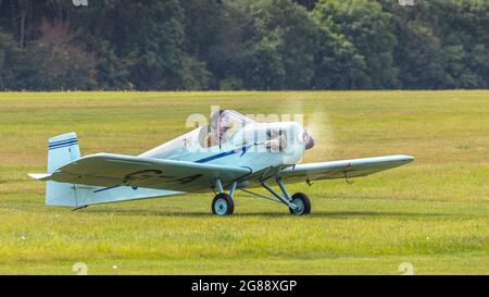 Old Warden, Royaume-Uni - 4 août 2019 : un membre de l'équipe aréobatique du Club Tiger débarque son avion Banque D'Images