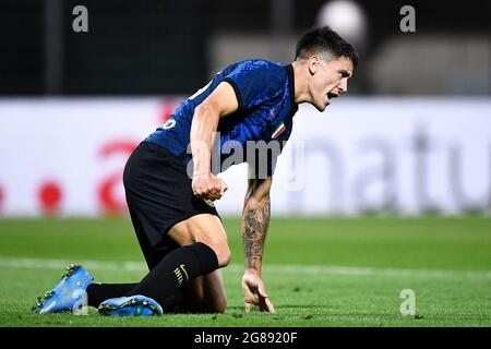 Lugano, Suisse. 17 juillet 2021. Martin Satriano, du FC Internazionale, célèbre après avoir obtenu un but lors du match de football amical d'avant-saison entre le FC Lugano et le FC Internazionale. Le FC Internazionale a gagné 4-3 au cours de la période régulière 2-2, contre le FC Lugano pour des pénalités. Credit: Nicolò Campo/Alay Live News Banque D'Images