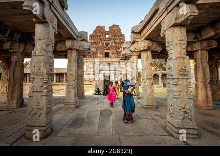 Hampi, Karnataka, Inde - 15 janvier 2020 : la vue de l'ancien temple d'Achyutaraya. Groupe de ruines monuments à Hampi était le centre de l'Hindou Vij Banque D'Images