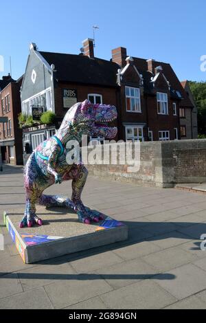 Sensibilisation à la charité pour enfants 'Break', la sculpture GoGoGoDiscover T.Rex de Beverley Gene Coraldean 'Eyela le T.spex' sur Fye Bridge, Norwich Banque D'Images