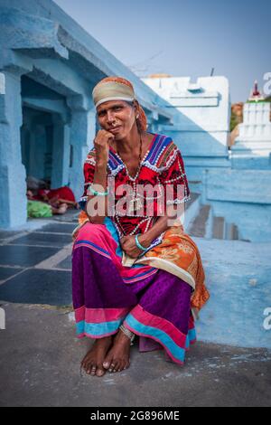 Hampi, Karnataka, Inde - 14 janvier 2020 : portrait d'une femme indienne du sud en robe traditionnelle. Banque D'Images