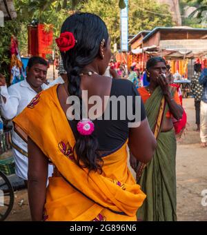 Hampi, Karnataka, Inde - 14 janvier 2020 : portrait d'une femme indienne du sud en robe traditionnelle. Banque D'Images