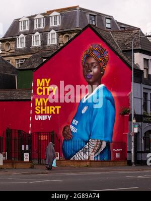 La fresque My City My shirt regarde une dame musulmane portant le Hajib. Photo numéro 3990 Banque D'Images