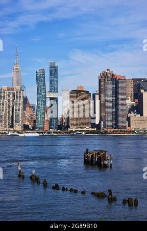 Midtown Manhattan depuis East River Banque D'Images