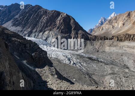 Glacier dans les montagnes de Karakorum vallée de Hunza au nord du Pakistan Banque D'Images