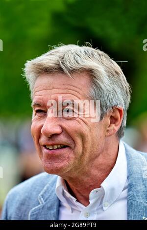 Timothy 'TIFF' Needell, pilote de voiture de course britannique et présentateur de télévision, au Wilton House Classic and Supercar Show 2015 nr Salisbury dans le Wiltshire Banque D'Images