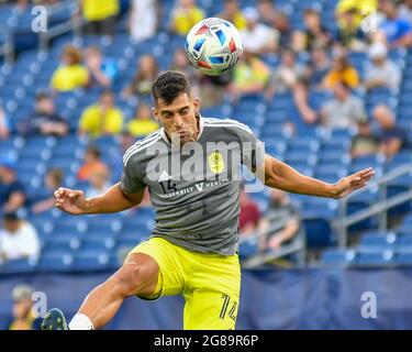 Nashville, Tennessee, États-Unis. 17 juillet 2021. Daniel Rios (14), un avant-coureur de Nashville, dirige le ballon pendant le match MLS entre le Chicago Fire et le Nashville SC au Nissan Stadium de Nashville, TN. Kevin Langley/CSM/Alamy Live News Banque D'Images