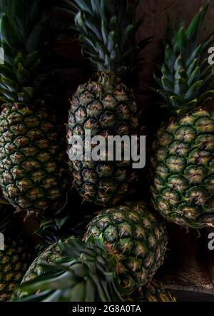L'ananas frais à vendre Banque D'Images