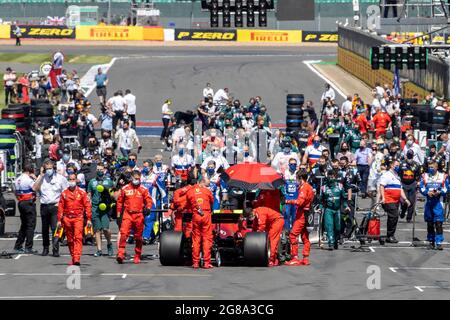 Circuit Silverstone, Silverstone, Northamptonshire, Royaume-Uni. 18 juillet 2021. Formula One British Grand Prix, Race Day; les voitures commencent à arriver sur la grille crédit: Action plus Sports/Alay Live News Banque D'Images