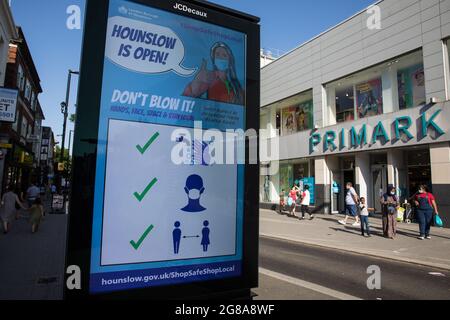 Londres, Royaume-Uni. 17 juillet 2021. Un panneau d'information public London Borough of Hounslow Covid-19. Crédit : Mark Kerrison/Alamy Banque D'Images