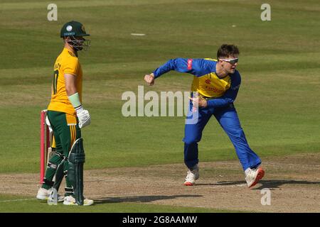 NOTTINGHAM, ROYAUME-UNI. 18 JUILLET Liam Trevaskis de Durham Bowls pendant le match Vitality Blast T20 entre le Nottinghamshire et Durham à Trent Bridge, Nottingham, le dimanche 18 juillet 2021. (Crédit : will Matthews | MI News) crédit : MI News & Sport /Alay Live News Banque D'Images