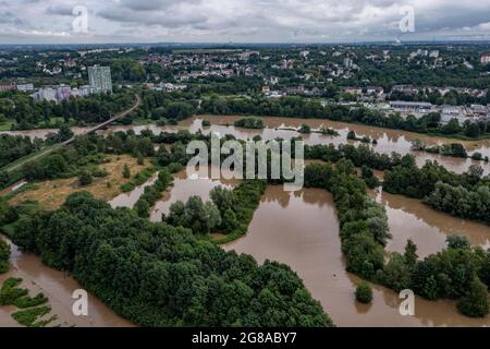 Inondation sur la Ruhr, après de longues pluies abondantes, la rivière est sortie de son lit et a inondé la campagne et les villes, le niveau d'eau le plus élevé jamais mesuré, Banque D'Images