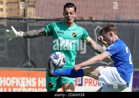 ZUNDERT, PAYS-BAS - JUILLET 17 : Nick Olij du CNA Breda lors du match d'avant-saison entre le CNA et le FC Den Bosch au complexe de trainingsNAC le 17 juillet 2021 à Zundert, pays-Bas (photo de Gino van Outheusden/Orange Pictures) Banque D'Images