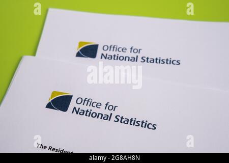 Lettres authentiques de l'Office des statistiques nationales (ONS) pour participer à une enquête. Stafford, Royaume-Uni, juillet 18 2021. Banque D'Images