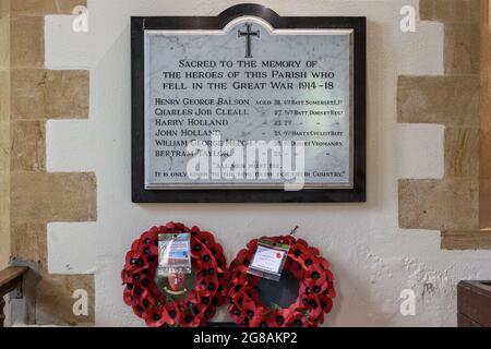 Intérieur de l'église, Tyneham Village, Dorset, Royaume-Uni ; évacué en décembre 1943 pendant la Seconde Guerre mondiale et abandonné depuis. Banque D'Images