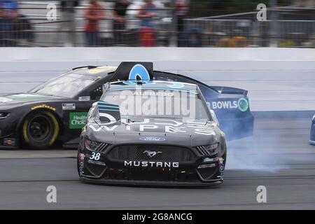 Loudon, New Hampshire, États-Unis. 18 juillet 2021. Anthony Alfredo, pilote de la (38) Dude Wipes Ford Mustang, va en compétition latérale dans la série de coupe de NASCAR Foxwoods 301 qui s'est tenue au circuit automobile du New Hampshire à Loudon, New Hampshire. Eric Canha/CSM/Alamy Live News Banque D'Images