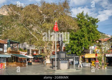 Place principale de la ville méditerranéenne Kas en Turquie. Banque D'Images