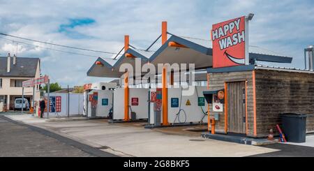 LA FLECHE, FRANCE - 08 juillet 2021 : une célèbre marque façade de magasin français en France. Marque célèbre Banque D'Images