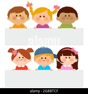 Groupe diversifié d'enfants portant des plaques vierges. Banque D'Images