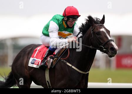 Photo du dossier datée du 19-08-2020, de Pyledriver monté par le jockey Martin Dwyer. Date de publication : lundi 19 juillet 2021. Banque D'Images
