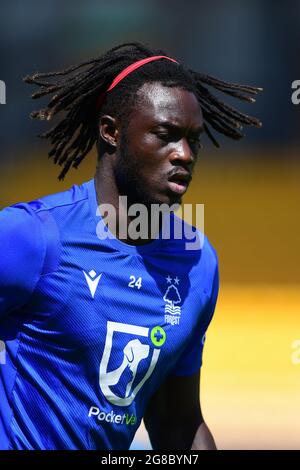 BURSLEM, ROYAUME-UNI. 17 JUILLET Baba Fernandes, de la forêt de Nottingham, se réchauffe avant le début du match d'avant-saison entre Port Vale et la forêt de Nottingham au parc Vale, à Burslom, le samedi 17 juillet 2021. (Credit: Jon Hobley | MI News) Credit: MI News & Sport /Alay Live News Banque D'Images