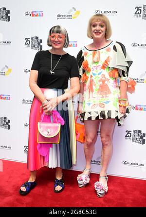 Grayson Perry et sa femme Philippa assistent aux South Bank Sky Arts Awards à l'hôtel Savoy de Londres. Date de la photo: Lundi 19 juillet 2021. Banque D'Images