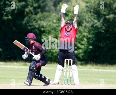 BILLERICAY, Royaume-Uni, JUILLET 18:L-R Aaron Ouest de Brentwood CC et Paul Murray JNR de Hornchurch CCduring Dukes Essex T20 Concours - demi-finale Banque D'Images