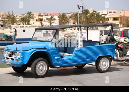 Citroën Mehari dans l'île de Lampedusa en Italie le 2021.le Citroën Méhari est un véhicule utilitaire et récréatif léger. Banque D'Images