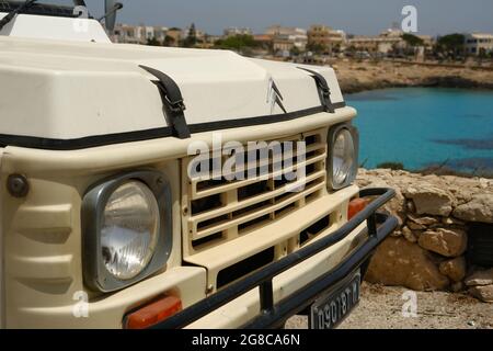 Citroën Mehari dans l'île de Lampedusa en Italie le 2021.le Citroën Méhari est un véhicule utilitaire et récréatif léger. Banque D'Images