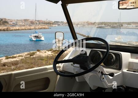 Citroën Mehari dans l'île de Lampedusa en Italie le 2021.le Citroën Méhari est un véhicule utilitaire et récréatif léger. Banque D'Images