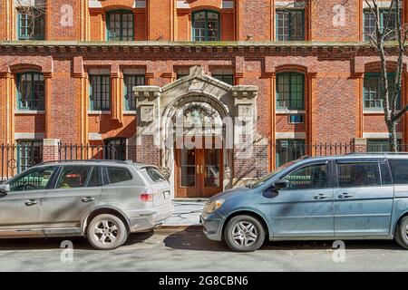 27 West 67th Street, 67th Street Studios, était le premier 'bâtiment de studio' construit sur West 67th Street. Banque D'Images