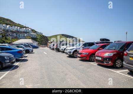 Portreath,Cornouailles,19 juillet 2021, le premier jour de liberté depuis le début de Covid et les restrictions de détente du gouvernement, les gens sur la plage de Portreath,Cornouailles ont apprécié le soleil glorieux avec une température de 25C. Comme les familles en vacances ont apprécié un plongeon dans la mer qui a également eu une température chaude de 16C.Credit: Keith Larby/Alamy Live News Banque D'Images