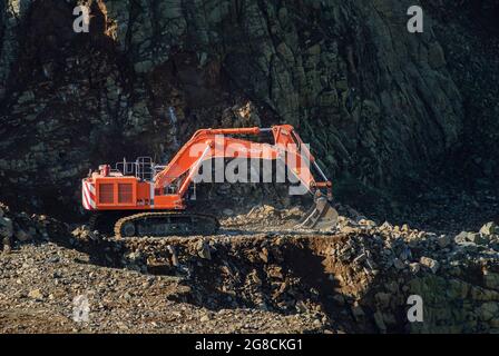 Excavatrice sur chenilles Hitachi ZX 670 LCR travaillant dans une carrière en Angleterre. Banque D'Images