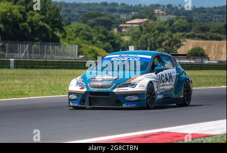 Vallelunga juin 12 2021, série Fx. Voiture de course Cupra en action sur piste asphaltée pendant la course Banque D'Images