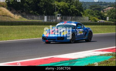 Vallelunga juin 12 2021, série Fx. Voiture de course Porsche GT en action sur piste asphaltée pendant la course Banque D'Images